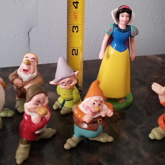 Snow White and The Seven Dwarfs - Picture 5 of 8
